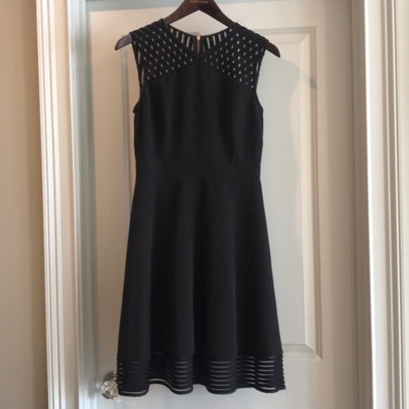 Tahari Dresses & Skirts - Tahari Beautiful Sleeveless Black Dress Size 4
